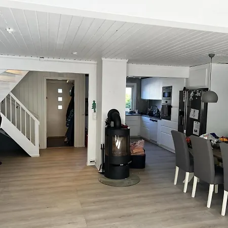 Habitación en casa particular Loftroom In Townhouse Oslo 1 Singel Bed 1 Double Bed Lorenskog